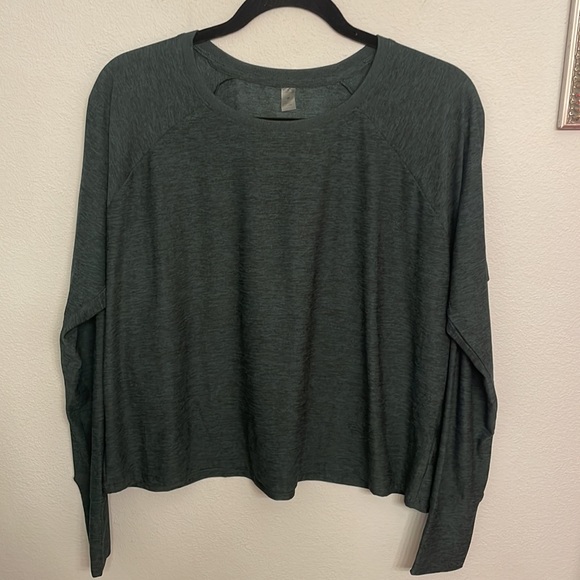 Beyond Yoga Featherweight Long
Sleeve T-Shirt size M - Picture 4 of 6
